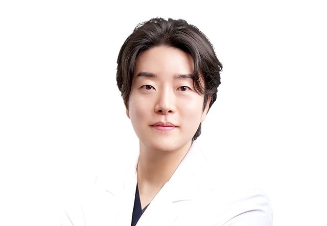 Dr. Lee Chan-jong, Medical Director, Forever Clinic Myeongdong